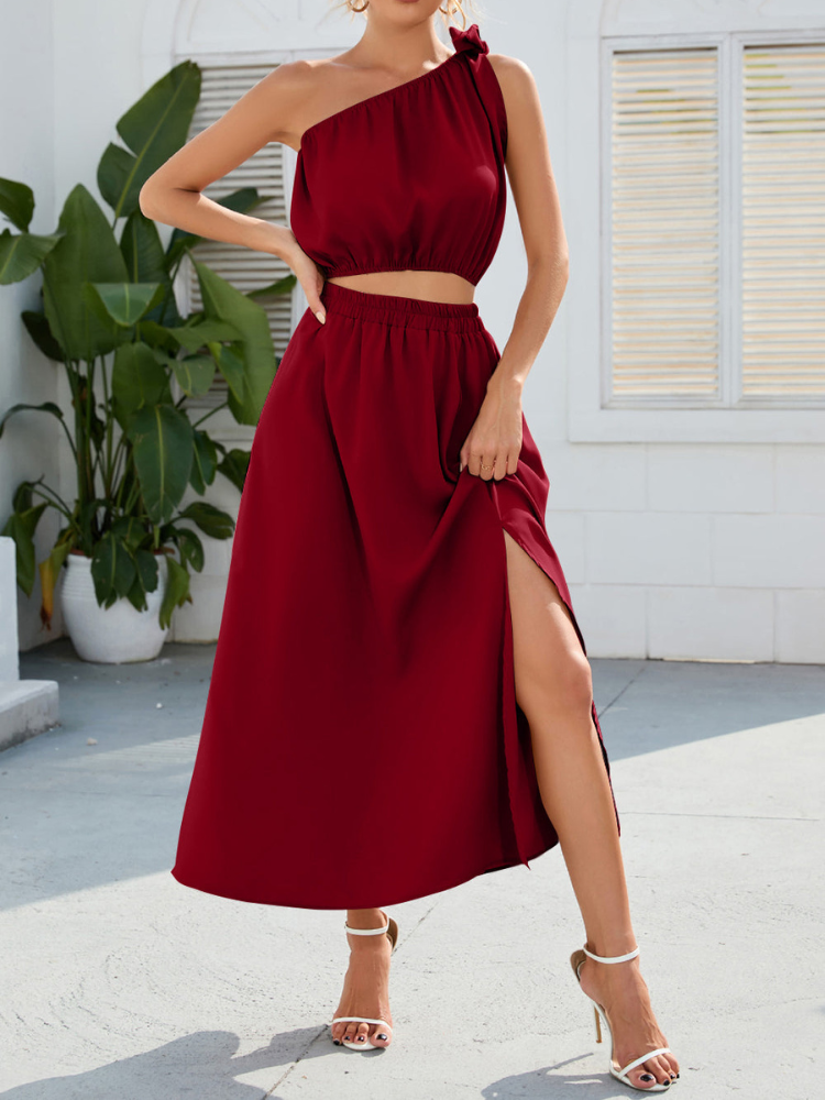 Zinnia - Elegante conjunto de crop top con un hombro fruncido y falda con aberturas